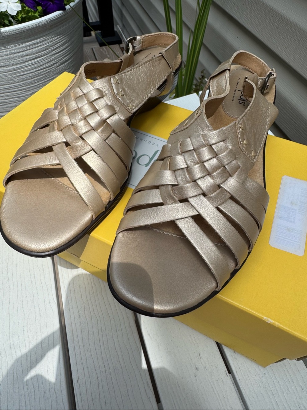 Softspots - Soft gold color Woven Slingback Sandals Cushioned insoles! Sz. 10N